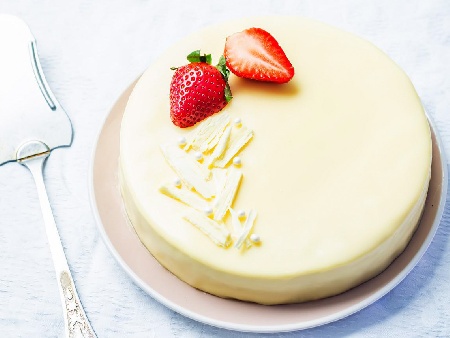 Домашна торта с бял шоколад и маслена глазура - снимка на рецептата